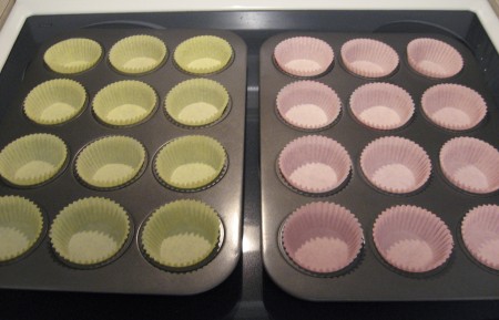 Cupcakes tins and liners Cupcakes tins and liners