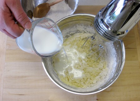 addmilkaltenatelywithflour2-copy1 addmilkaltenatelywithflour2-copy1