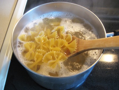 Cooking bow-tie pasta