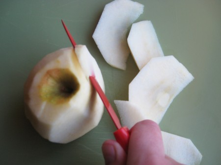 Slicing apple