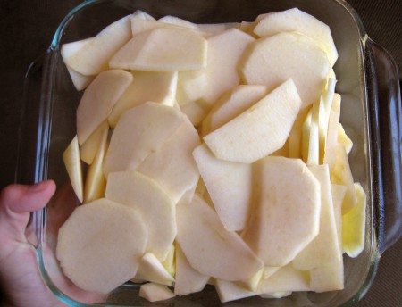 Apples in dish