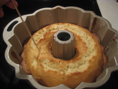 insert-skewer-into-cake