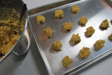 raw-cookies-on-sheet