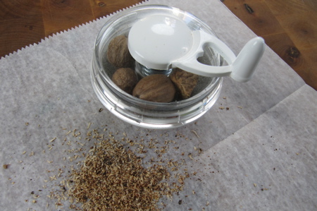 grinding-nutmeg