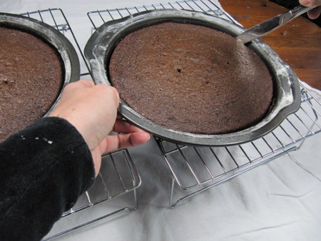 13-loosen-cake-edges450