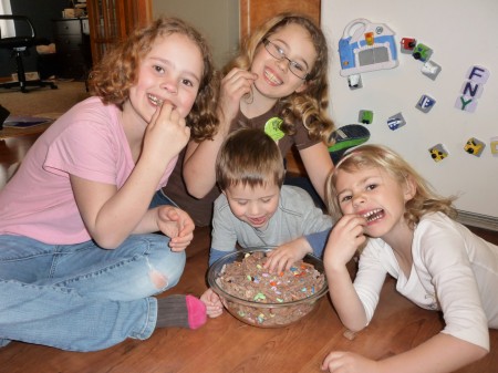 kids eating snack