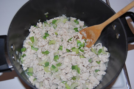 cooking turkey, turkey chili, chili in pan