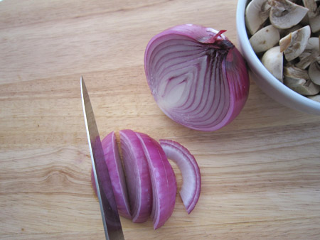 red, onion, slice