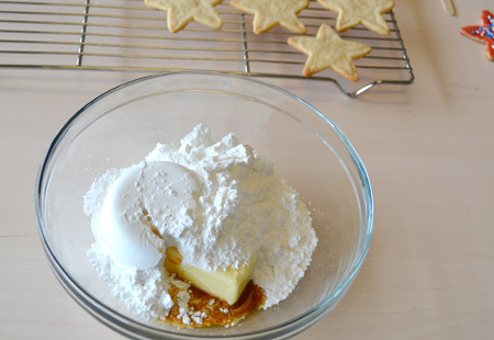 frosting, ingredients, bowl