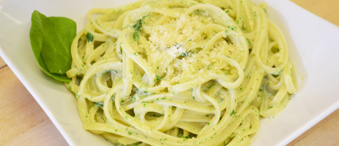 green spinach alfredo pasta
