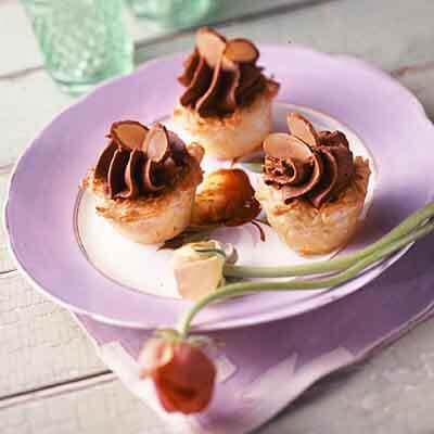 Chocolate Cream Macaroon Tarts Image 