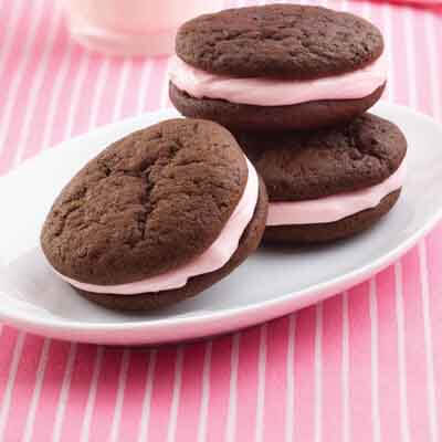 Whoopie Pies With Peppermint Filling Image 