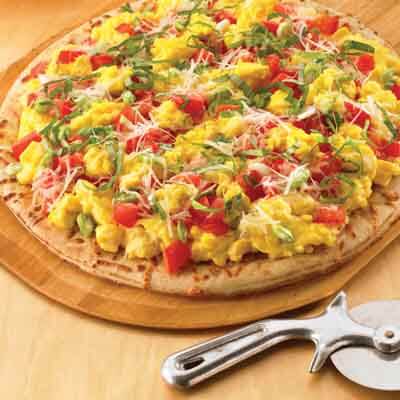 Bruschetta Breakfast Pizza Image 