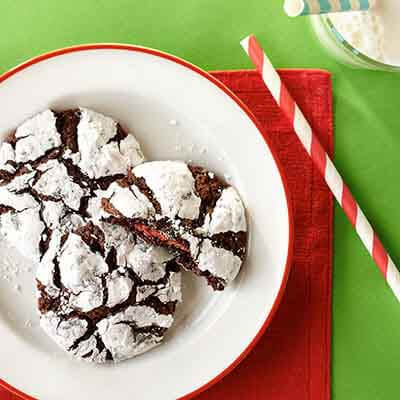 chocolate crinkle cookies with peppermint