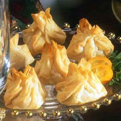 Phyllo Star Clusters With Caramelized Onions Image 